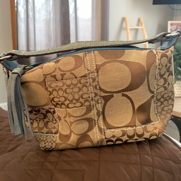 Coach hand bag. Used. Outside still in good condition. Inside needs care. - Picture 2 of 5